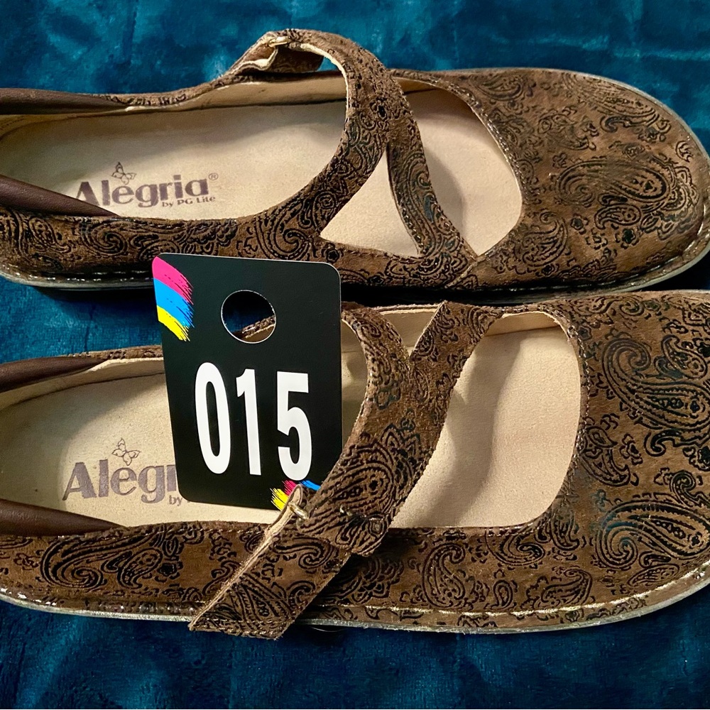 Alegria Women's Paisley Brown Mary Jane Flats